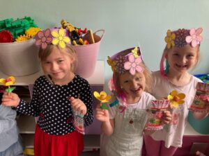 Dzieci z przedszkola świętują Dzień Kobiet