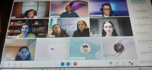 Miniaturki z twarzami uczniów na spotkaniu online